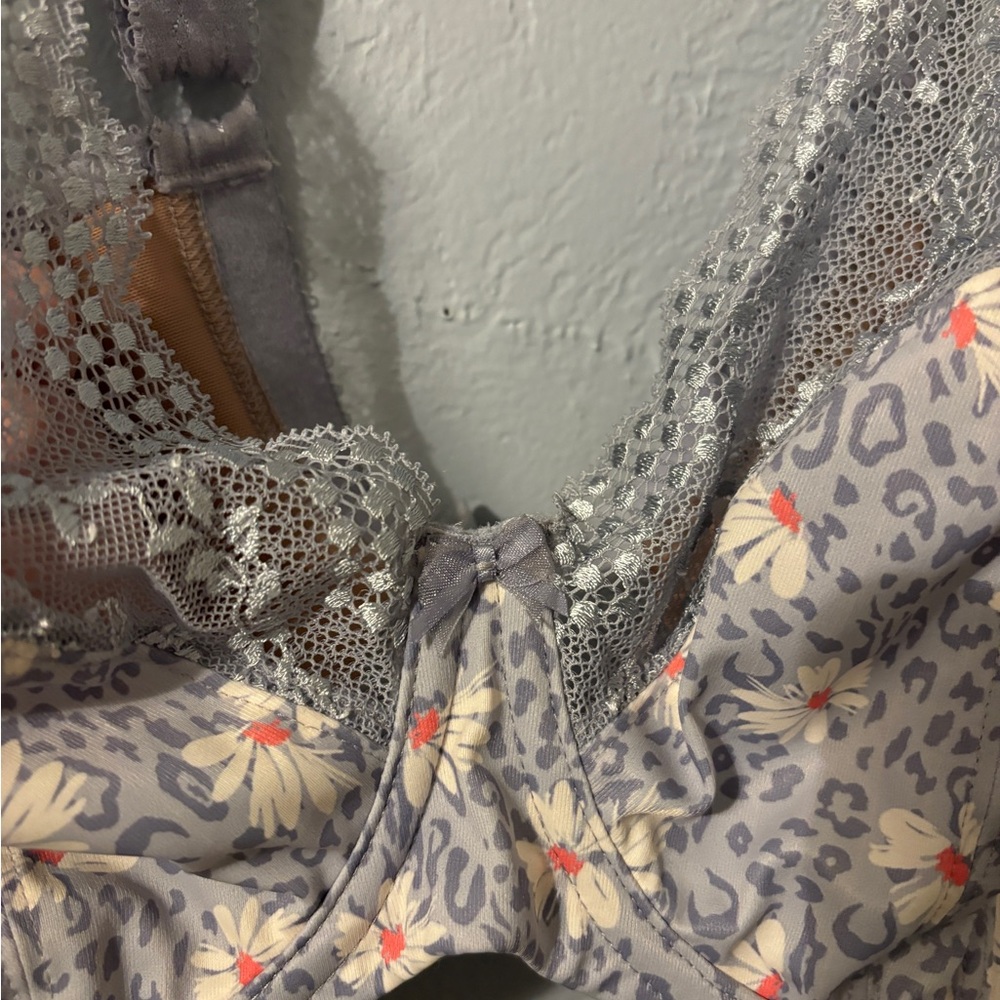 Pastel purple leopard and daisy lace elomi bra, size 38 h - Picture 7 of 9